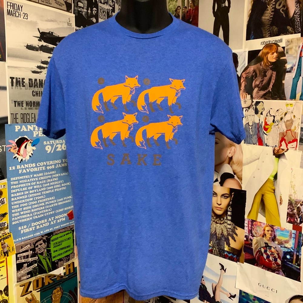 Men’s Bright Blue “Four Foxes Sake” T-shirt - Sz M